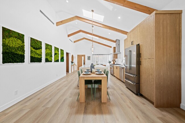 Photo - 4258 Beethoven St