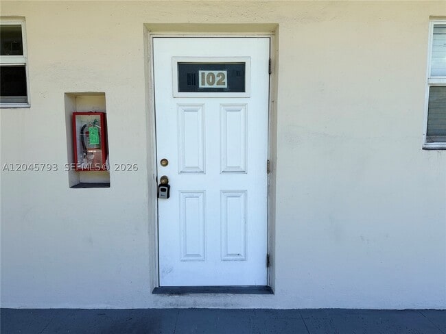 Building Photo - 13215 NE 6th Ave Unit 102