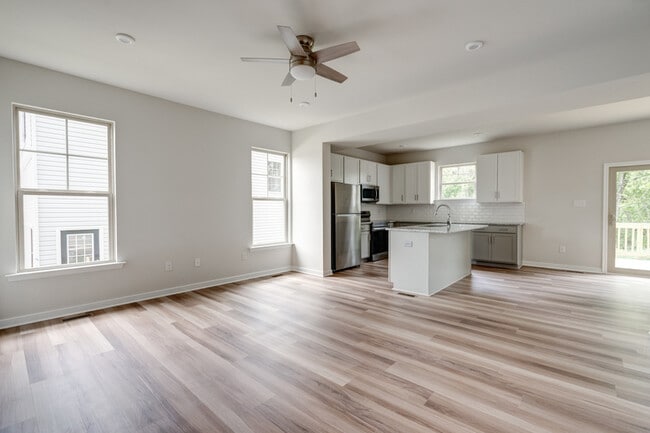 Photo - 321 Northfield Hts Ln