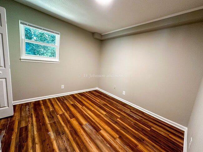 Photo - Summit St Apartments