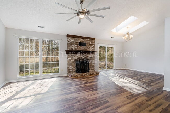 Photo - 11100 Deerpath Ct
