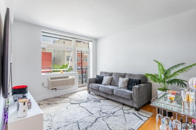 Building Photo - 1 bedroom in Astoria NY 11102 Unit 2H Rental