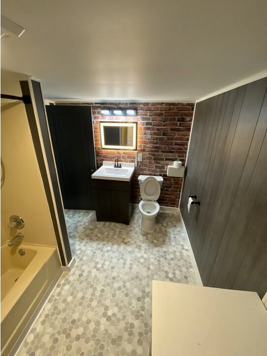 Photo - 420 Manitowoc St Unit 420b