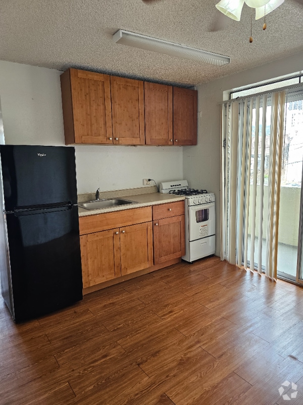 Building Photo - 1439 Kewalo St Rental