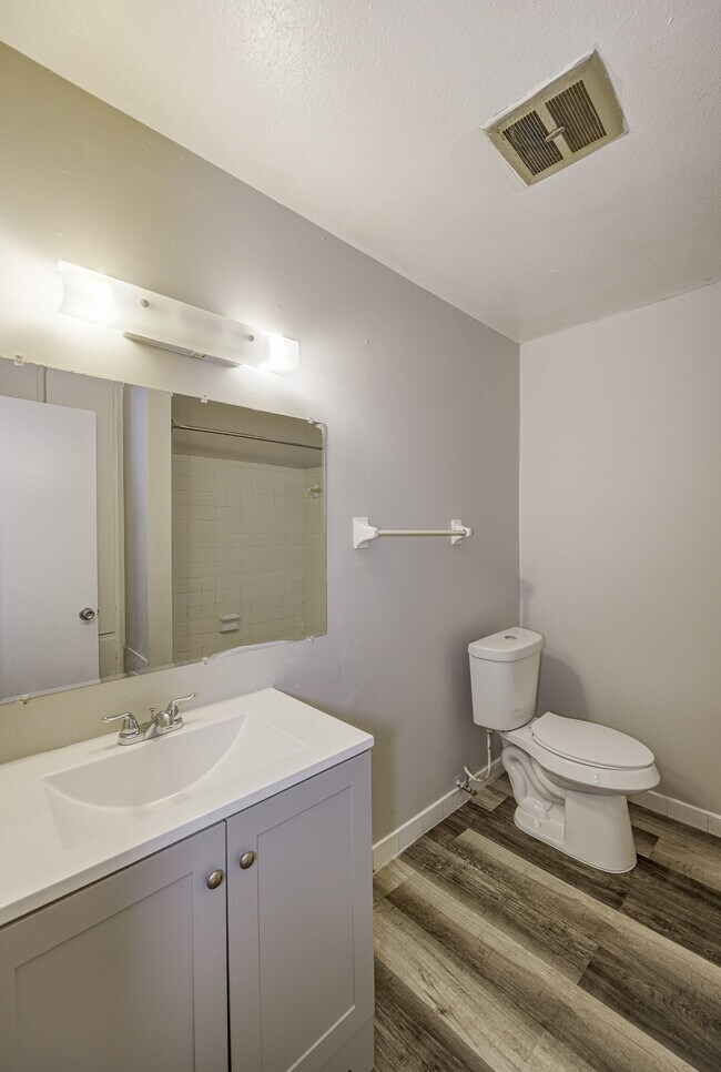 Photo - Admiral Imperial Apartments