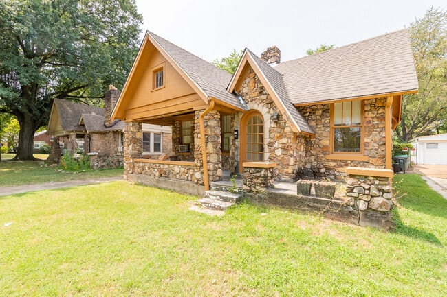 Photo - 783 E Pkwy S