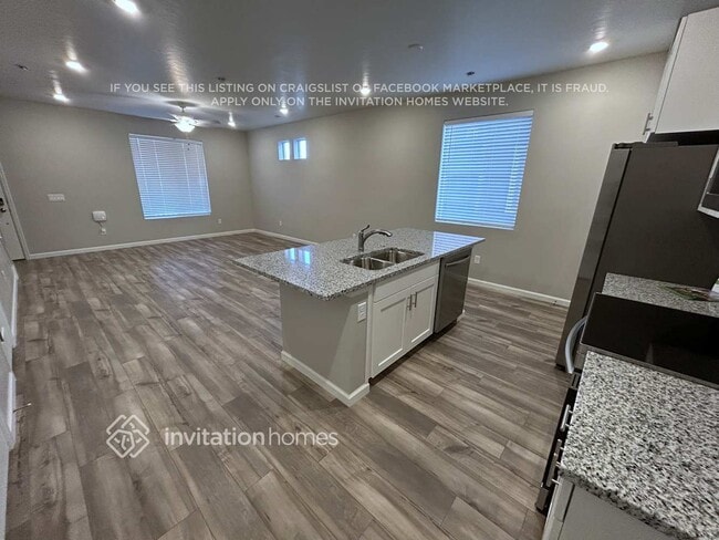 Photo - 114 N Riverside Dr