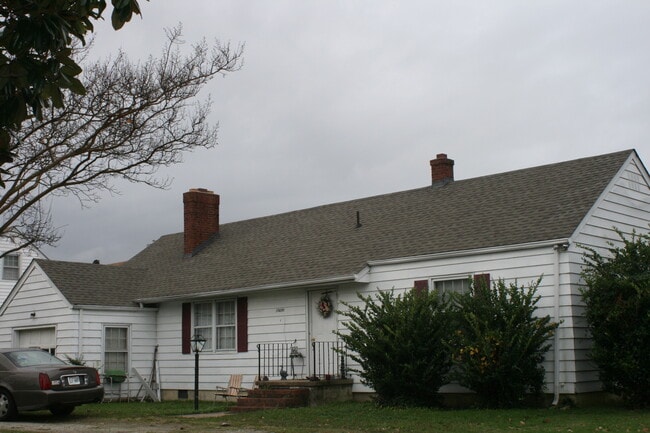 Building Photo - Warwick Blvd-15641 Unit #5