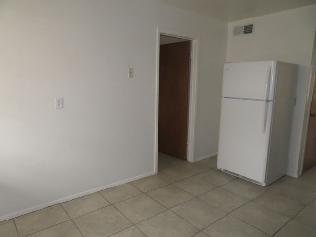 Photo - 3 Bedrooms 1 Bath Apartment FOR RENT Unit 1