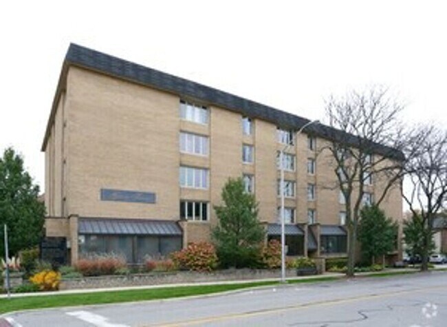 Building Photo - 5133 Washington St Unit 3C