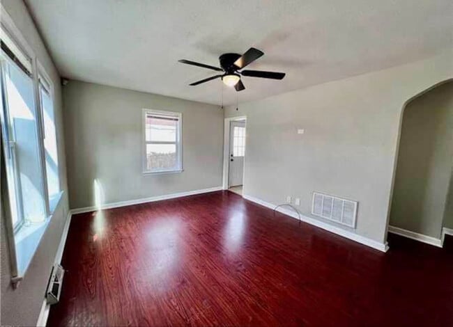 Photo - 306 E Leicester Ave