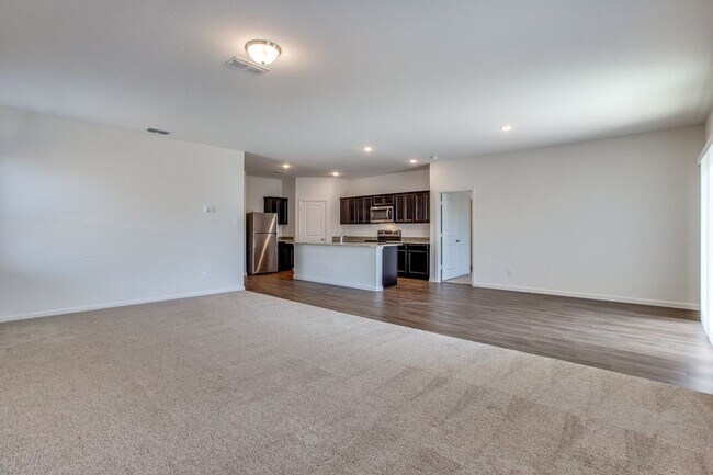 Photo - 304 Briar Cv