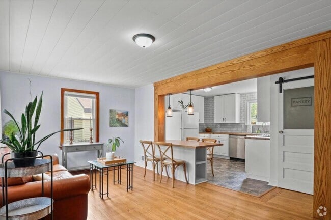 Building Photo - 849 Dane St Rental