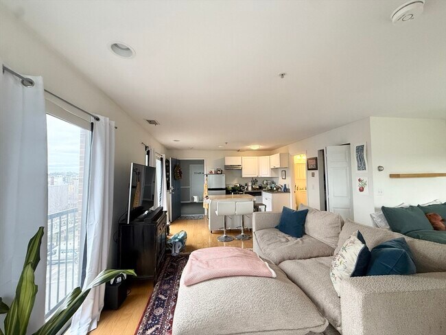 Photo - 660 Cambridge St Unidad 404