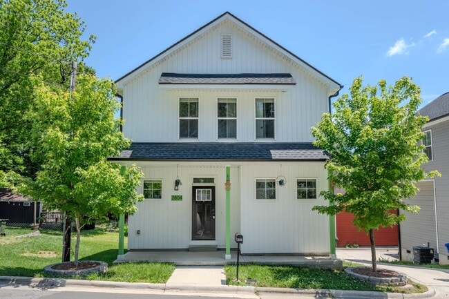 Building Photo - 3 Bed 2.5 Bath Modern Retreat - Available ... Rental