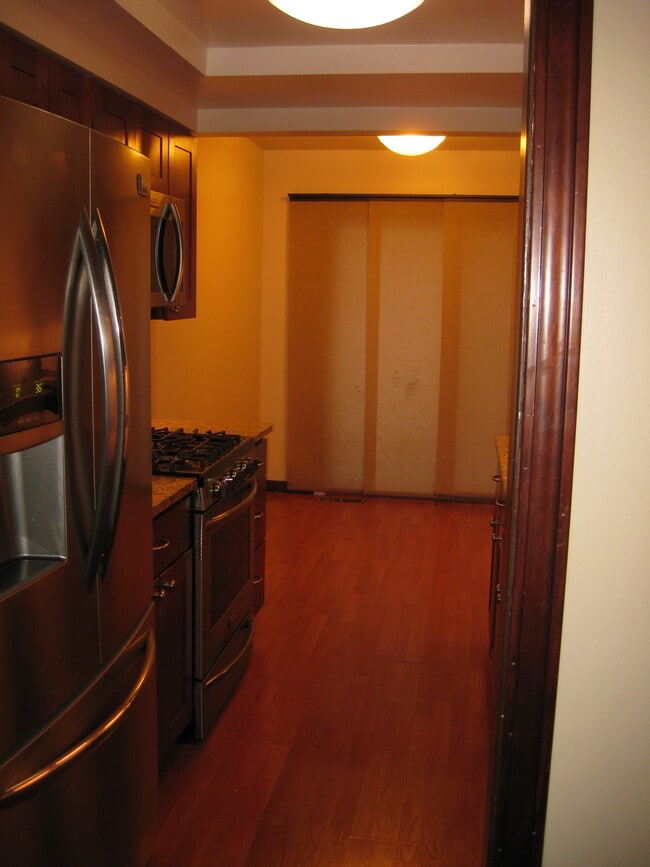 Building Photo - 1446 Oakbrook E Unit #73