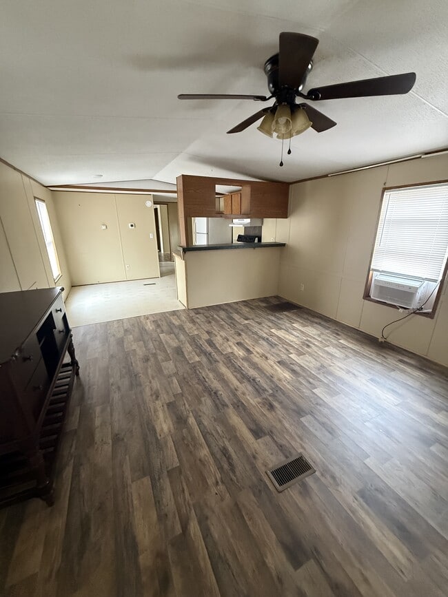 Photo - 605 Henrietta St