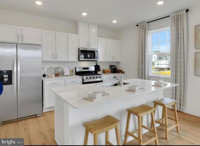 Building Photo - 123 Malibu Dr