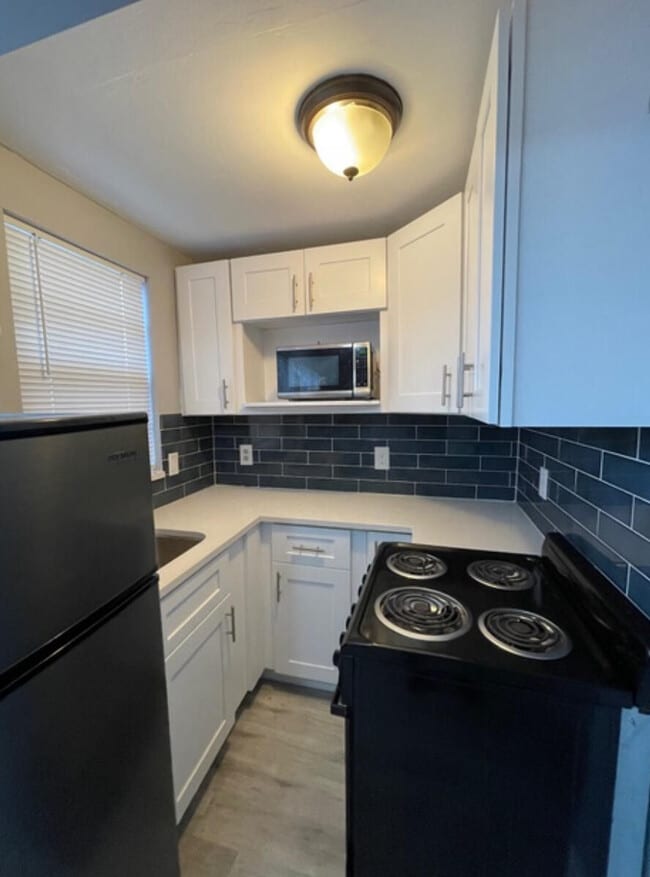 Building Photo - 919 Laurel Dr Unit (Rear)