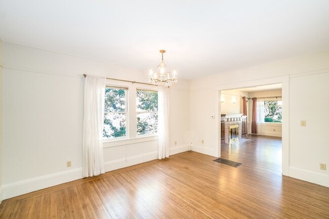 Photo - 1537 Court St