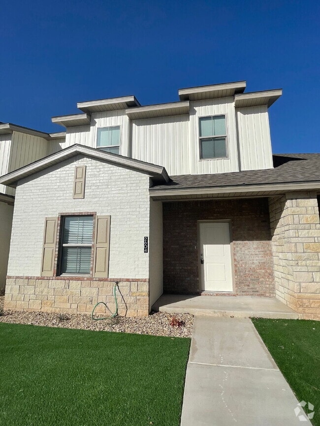 Building Photo - Newer Townhome Located South Of Town Near ...