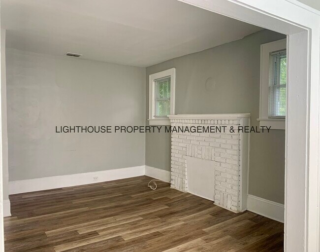 Spacious Upstairs Duplex With Private Entry