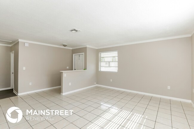 Photo - 381 NE 164th St