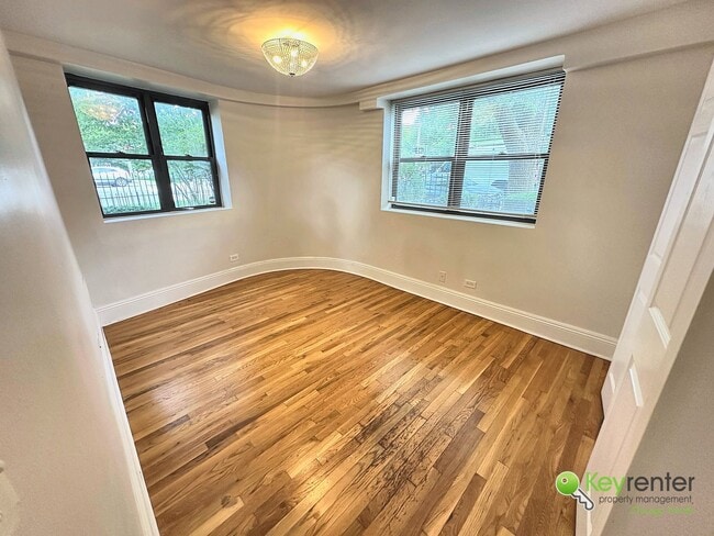Photo - 1353 W Fargo Ave