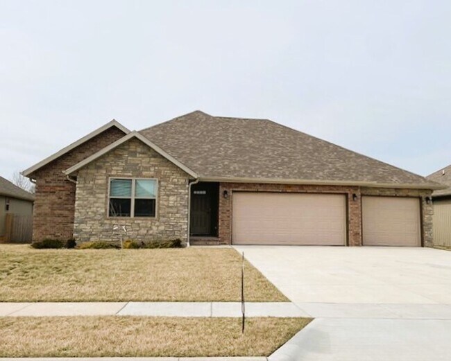 BRAND NEW HOME IN NIXA IN Old Castle Estates! - BRAND NEW HOME IN NIXA IN Old Castle Estates!