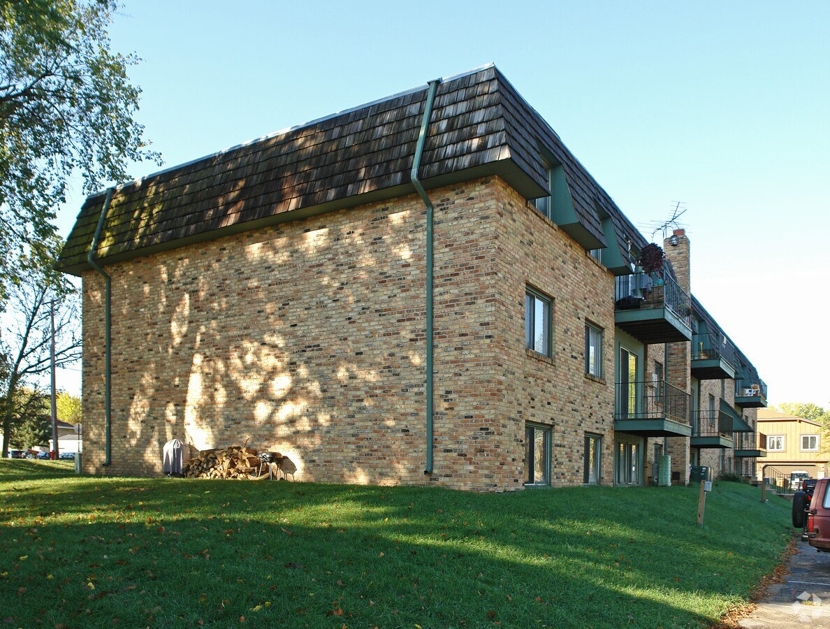 Parkwood Apartments - Parkwood Apartments