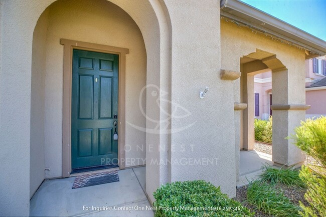 Photo - Plumas Lake Rental, Huge Living Room