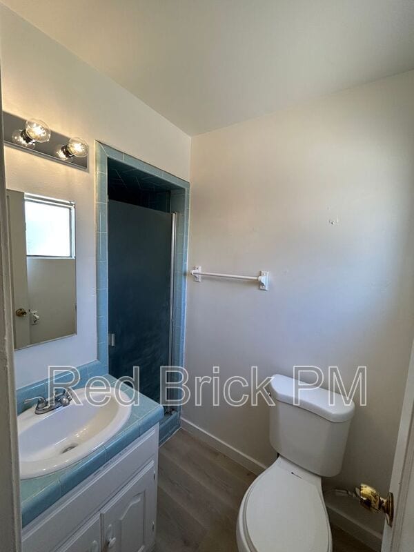 Photo - 2260 Glen Ave