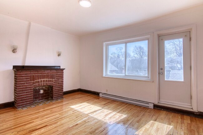 Photo - 4890 Queen Mary Road Unité 10