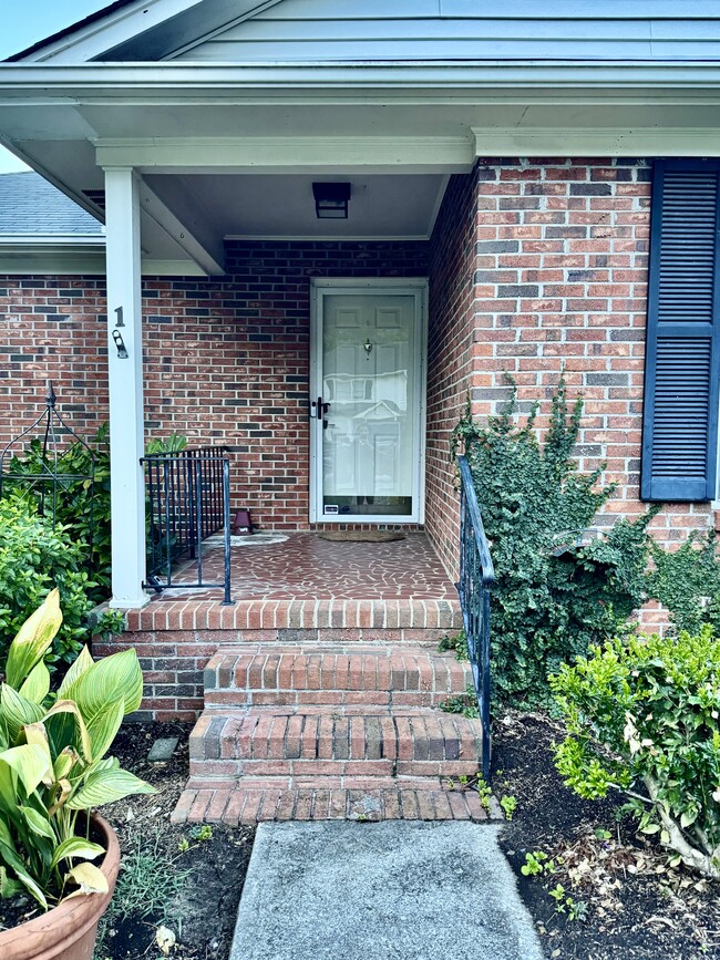 Photo - 1 Hillington Pl