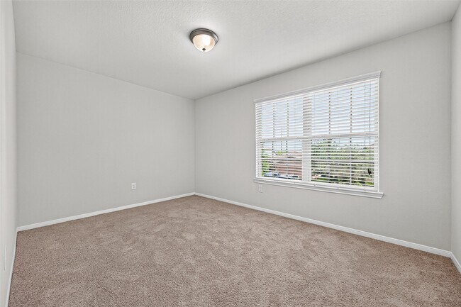 Building Photo - 24603 Royal Pike Dr