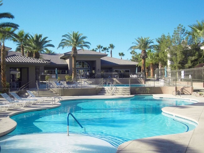 Building Photo - Beautiful Condo in The Falls Gated Communi...