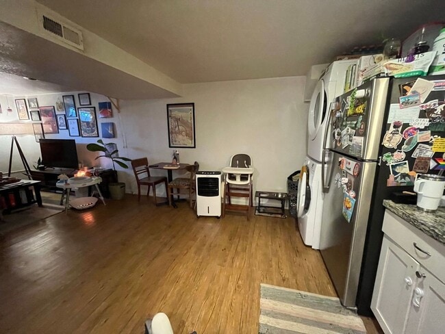 Photo - 1041 W Vine Dr Unit B