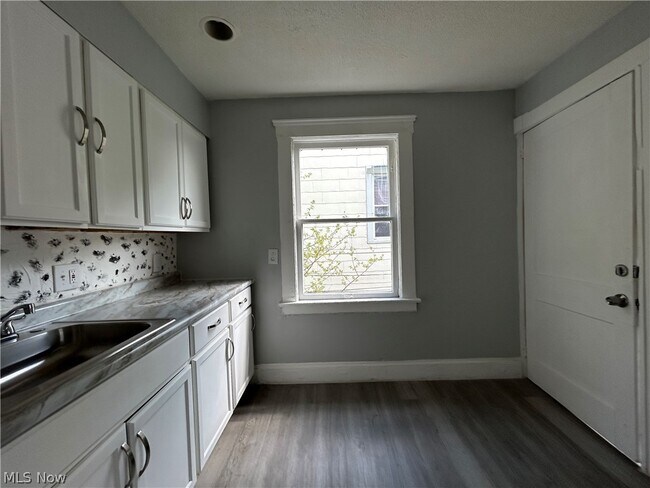 Photo - 2069 W 98th St Unidad up