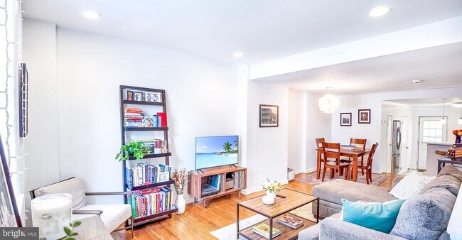 Building Photo - 434 Catharine St