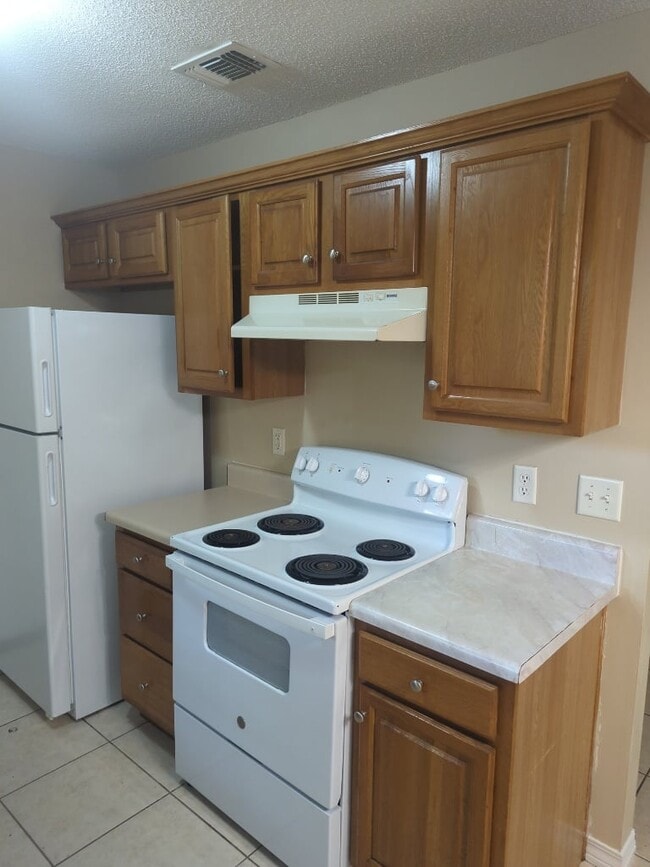 Photo - 2560 Kingston Rd