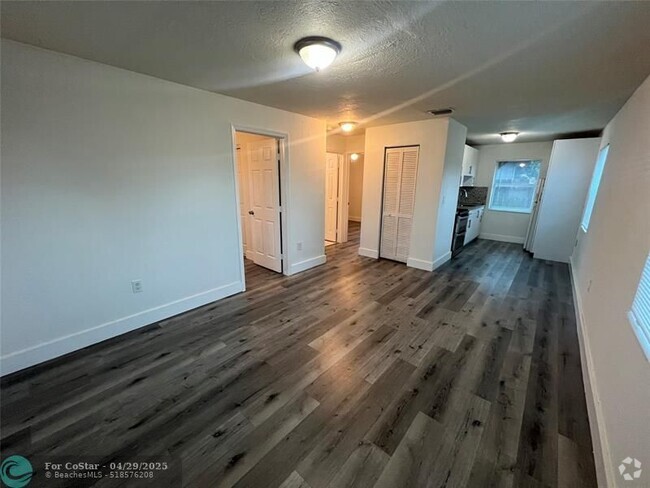 Building Photo - 242 NW 14th St Rental