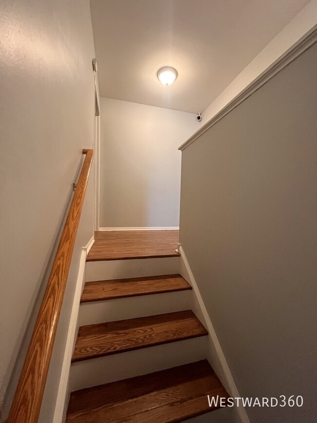 Photo - 610 Lakeridge Ct