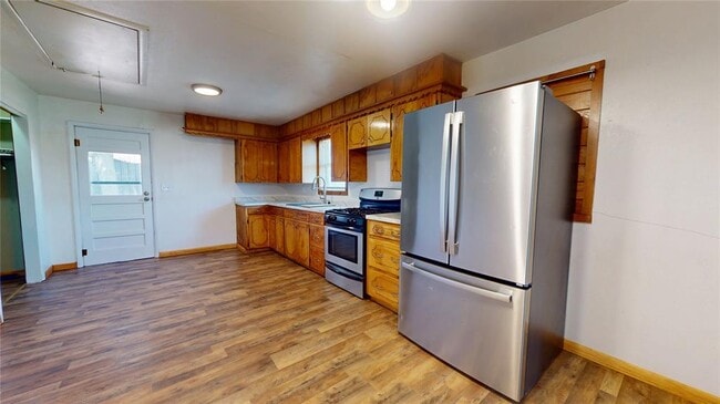 Photo - 105 S B St