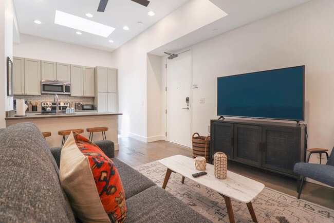 Photo - 127 Carondelet St Unidad GO ID1272319P