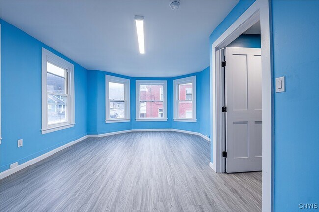 Photo - 599 Albany St