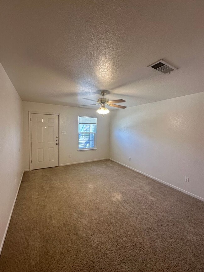 Photo - AVAILABLE NOW! Unit B