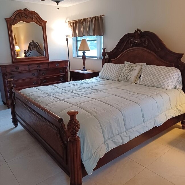 Large Master Bedroom with linen closet, walk in closet and another large closet - 3940 Arelia Dr S