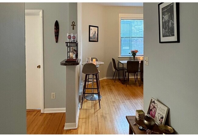 Photo - 917 W Waveland Ave Unidad 1C