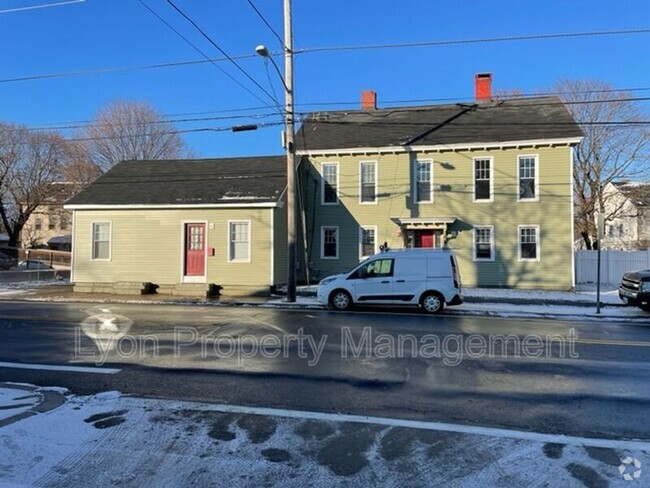 Building Photo - 1596 Lonsdale Ave Unit 1 Rental