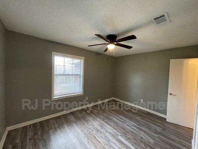 Photo - 6989 Amberly Way Dr